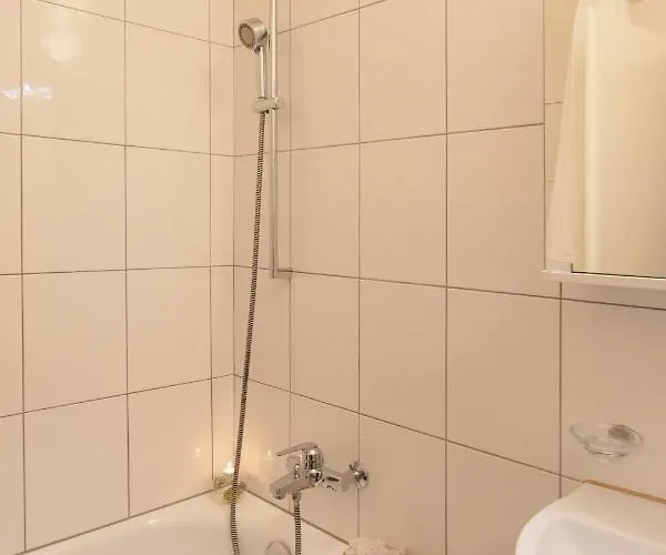 Hitrental Seefeld - Kreuzstrasse شقة *