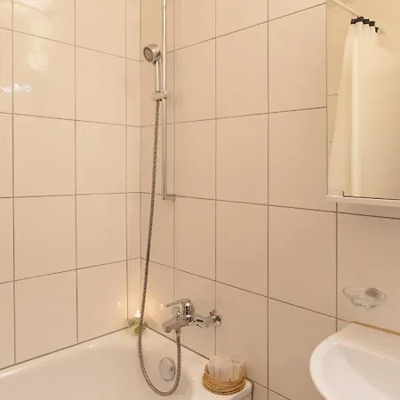Hitrental Seefeld - Kreuzstrasse דירה *